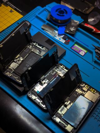 📱 iPhone mini – malé tělem, velké srdcem 💙 Věděli jste, že minička patří mezi jedny z nejoblíbenějších iPhonů u nás v...